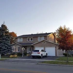  Homestay Comfort Near Toronto Airport